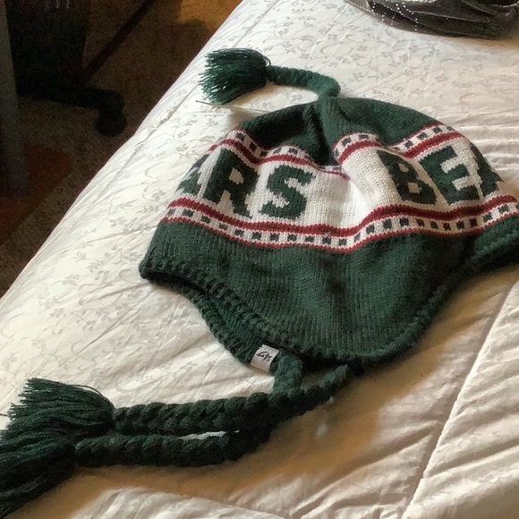 HAT 47 brand men’s winter hat 🐻 bears NWT green red - Picture 2 of 5